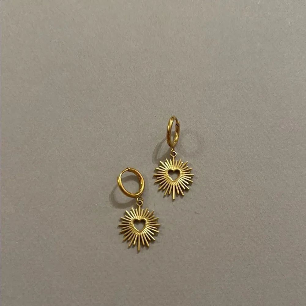 Heart Hoop Earring M394 - Picture 3 of 3